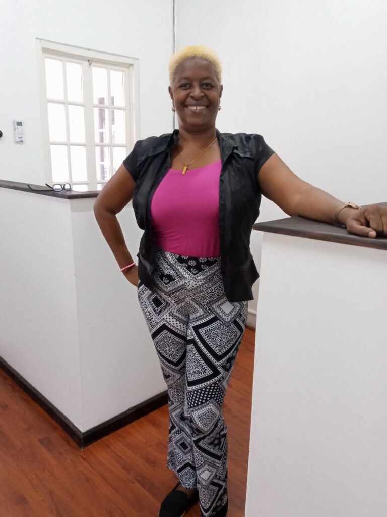 Gillian Larmond - Queen Gee